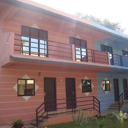 Pali Beach Resort Mālād Exterior foto