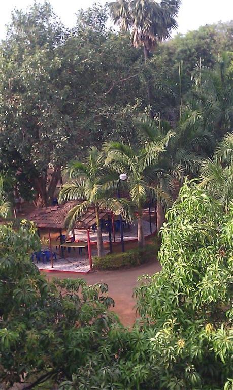 Pali Beach Resort Mālād Exterior foto