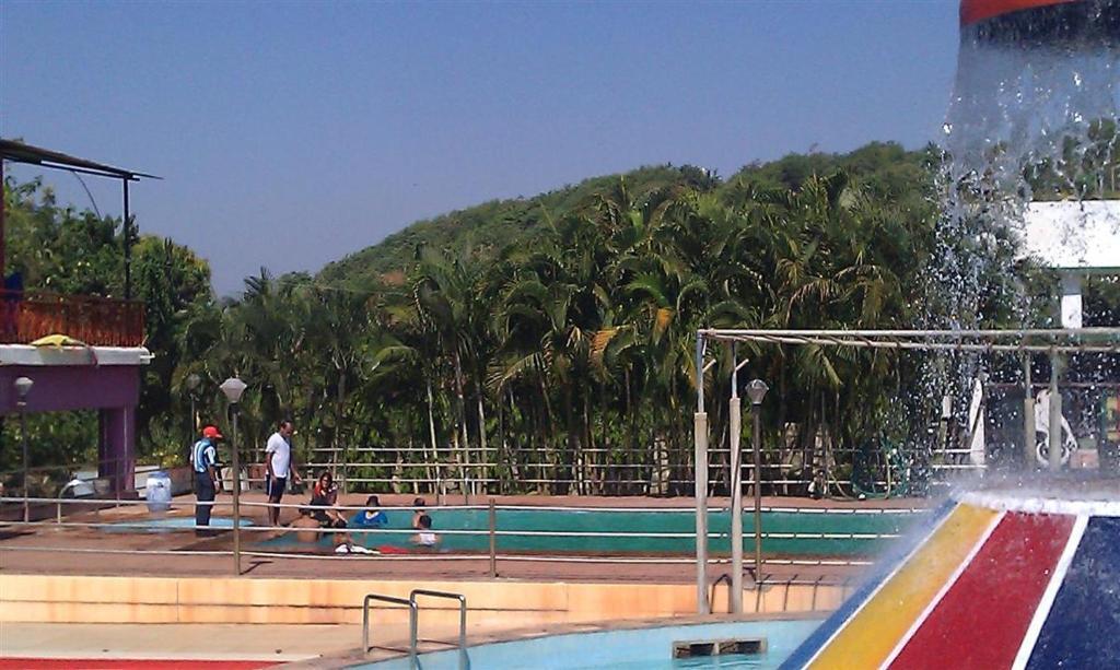 Pali Beach Resort Mālād Exterior foto